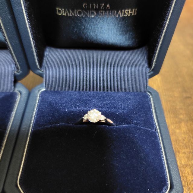 【銀座ダイヤモンドシライシの口コミ】 デザイン、価格、接客全てが満足でき、ここで買おうと決めました。事前の…