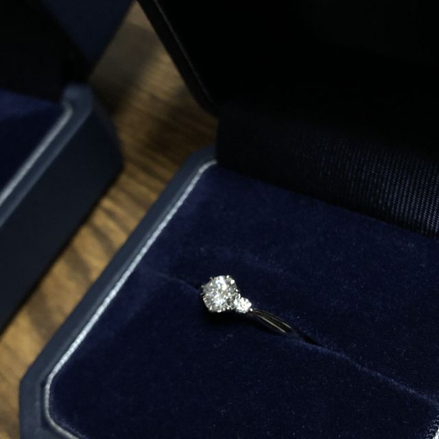 【銀座ダイヤモンドシライシの口コミ】 ランクのいいダイヤモンドを店頭で見せていただき、ほぼ即決でした。指輪…