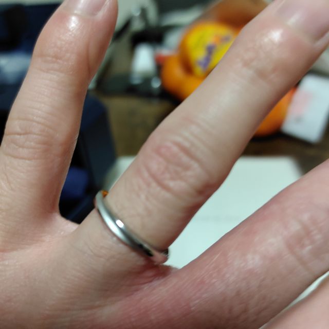 【銀座ダイヤモンドシライシの口コミ】 シンプルすぎるデザインは少し嫌だったのですが、つや消しを入れることで…