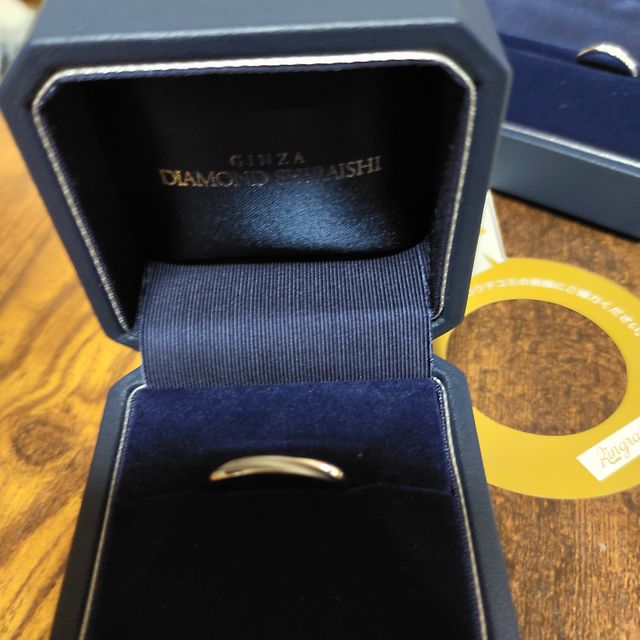 【銀座ダイヤモンドシライシの口コミ】 シンプルすぎるデザインは少し嫌だったのですが、つや消しを入れることで…