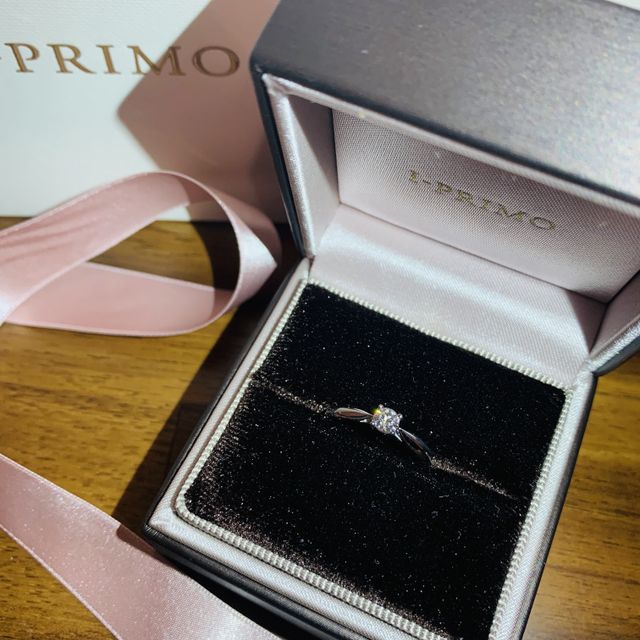 【アイプリモ(I-PRIMO)の口コミ】 指輪のデザインがとても豊富で迷いましたが、ストレートタイプでダイヤの…