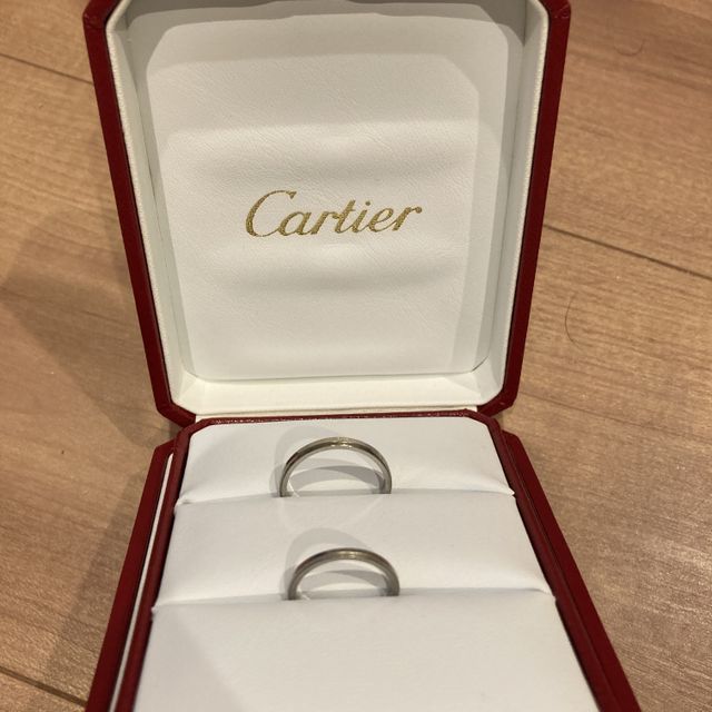【カルティエ(Cartier)の口コミ】 結婚指輪なので、普段使いしやすくシンプルで、かつ劣化しにくいプラチナ…