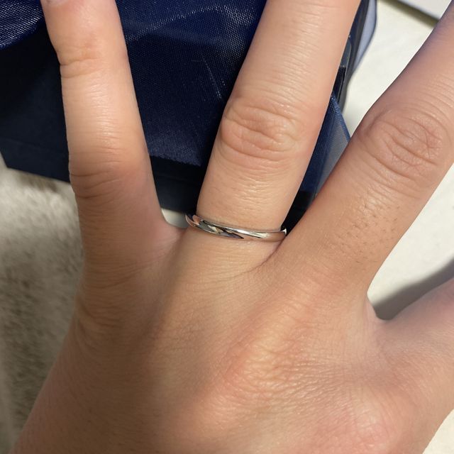 【銀座ダイヤモンドシライシの口コミ】 婚約者が欲しい指輪のペアリング
指が綺麗に見えるデザインとダイヤが自分…