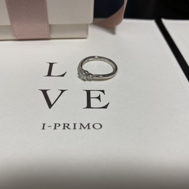 【アイプリモ(I-PRIMO)の口コミ】 色々見て悩みましたが、やっぱり指輪のデザイン！シンプルで可愛い！
真っ…