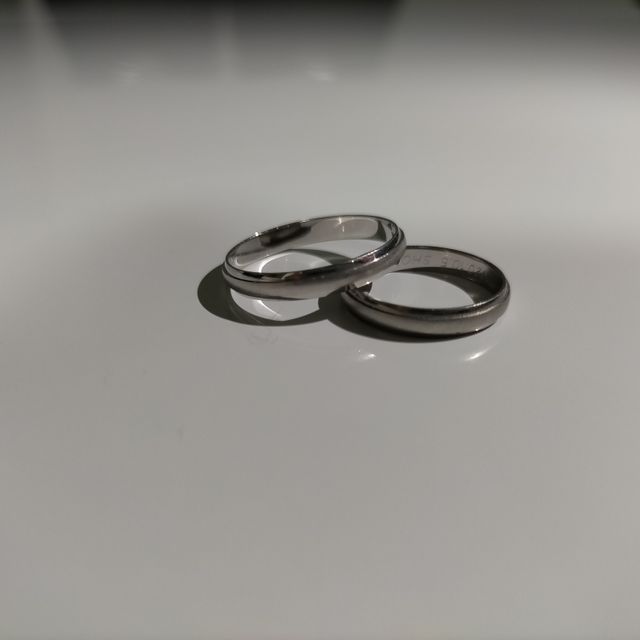 【SOPHY(ソフィ)の口コミ】 ・シンプルなデザイン
・プラチナ製で手入れが楽
・価格が安い
という3点…