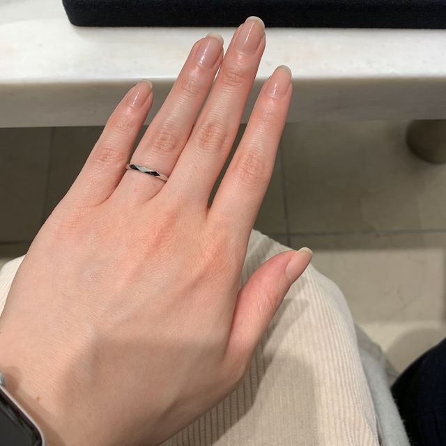 【ブシュロン(BOUCHERON)の口コミ】 デザイン性のある指輪を探していて、試着させていただきました。キラキラ…