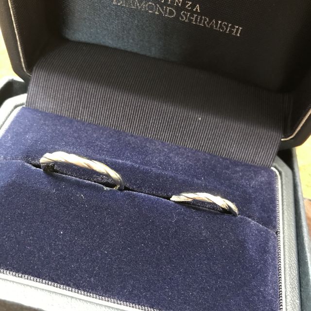 【銀座ダイヤモンドシライシの口コミ】 ウェーブの形がいいなと思っていて、今回購入の指輪はあまりみたことのな…