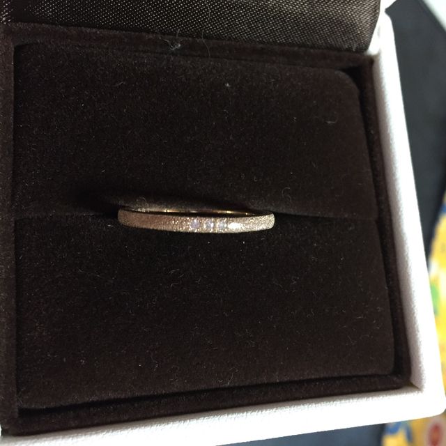 【アイプリモ(I-PRIMO)の口コミ】 決め手は、デザインでした。初めて指輪を購入したのですが、ゴールドピン…