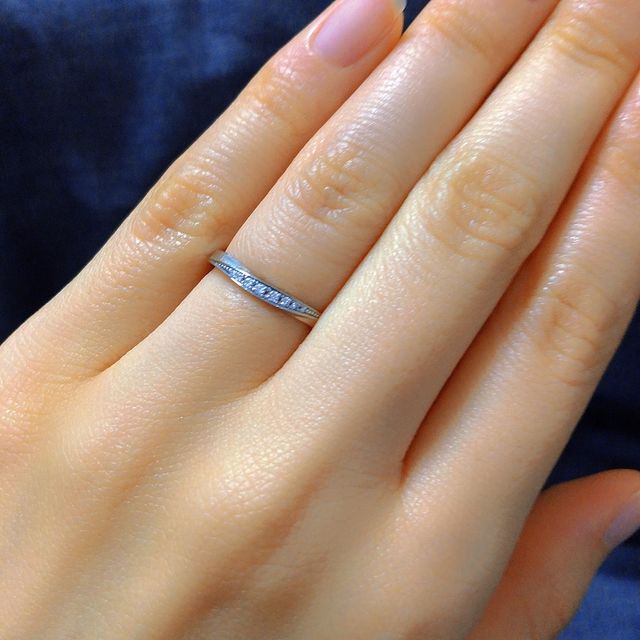 【STAR JEWELRY(スタージュエリー)の口コミ】 長くつけられるシンプルなデザインで、ダイヤモンドが少しついているこの…