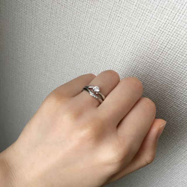 【4℃ BRIDAL(ヨンドシーブライダル)の口コミ】 彼からプロポーズの際にもらった婚約指輪が4℃のものでした。結婚してから…