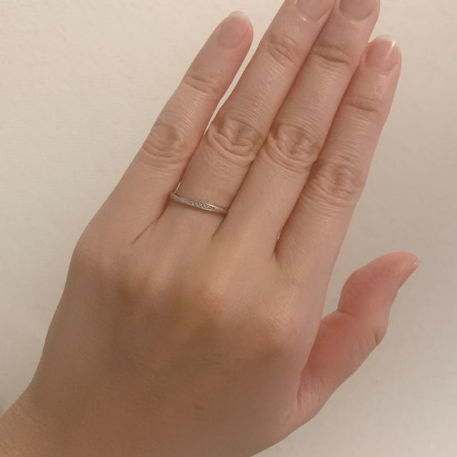 【俄(にわか)の口コミ】 デザインはシンプルなものを探していたので、シンプルで長くつけられそう…