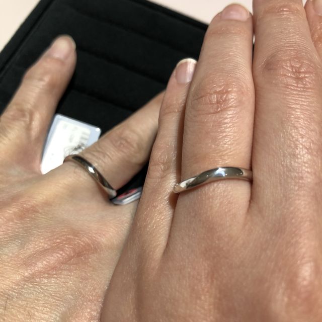 【TRECENTI(トレセンテ)の口コミ】 指輪の形が、ストレートかウェーブかブイがありました。
小指側見て薬指が…