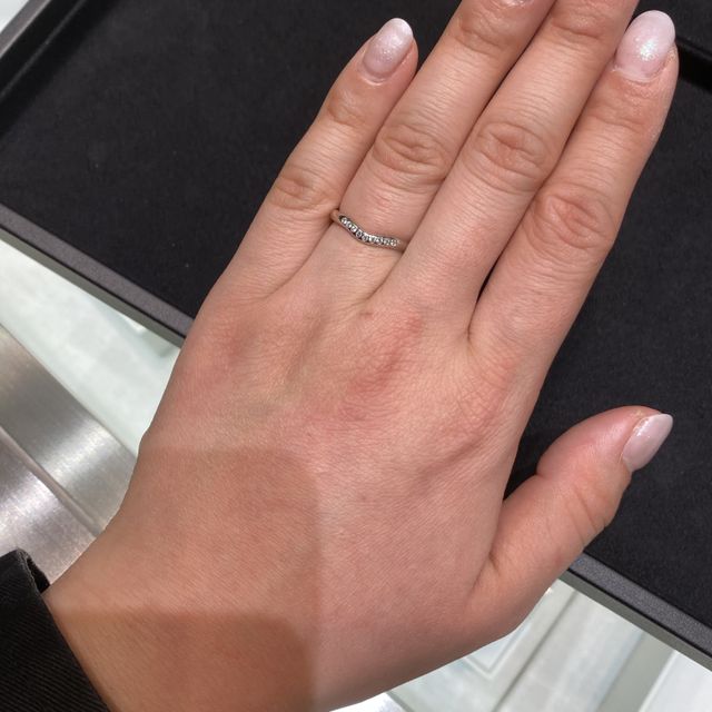 【ティファニー(Tiffany & Co.)の口コミ】 ダイヤが5つも付いているので、動かした時にキラキラと輝く様がとても綺麗…