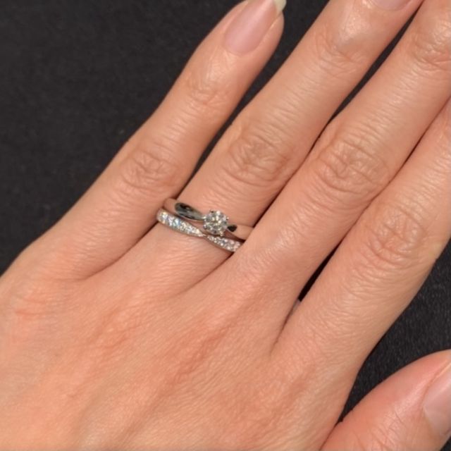 【ティファニー(Tiffany & Co.)の口コミ】 リボンのようなハーフエタニティのマリッジリングと、オーソドックスなエ…