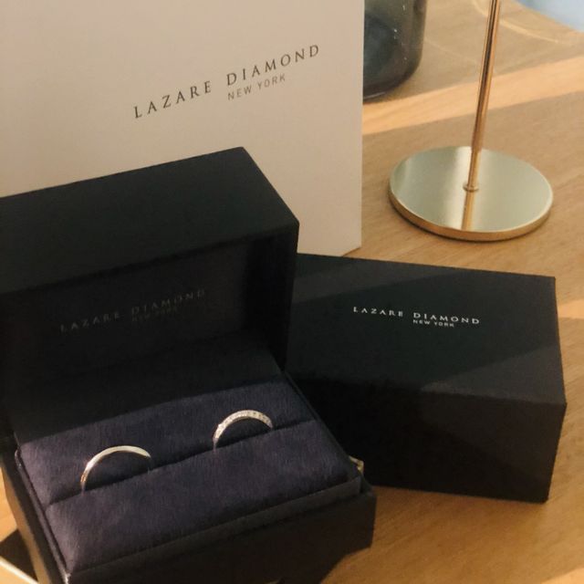 【ラザール ダイヤモンド(LAZARE DIAMOND)の口コミ】 第一に妻の好みにあわせました。最近は結婚指輪は異なる種類でも良いそう…