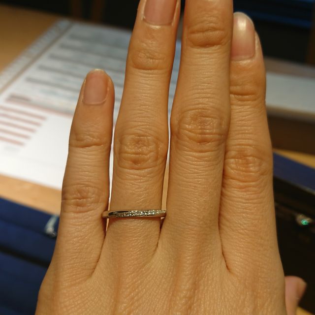 【Love Bond(ラブボンド)の口コミ】 ダイヤはハーフエタニティで斜めに入っているのですが、ダイヤ数が多く、…