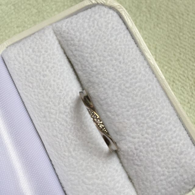 【ESTELLE(エステール)の口コミ】 購入の決め手は、一番にお手頃な価格だったことです。
結婚指輪を毎日つけ…