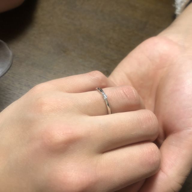 【エクセルコダイヤモンド(EXELCO DIAMOND)の口コミ】 エクセルコダイヤモンドで購入した婚約指輪と合うようなデザインにしまし…