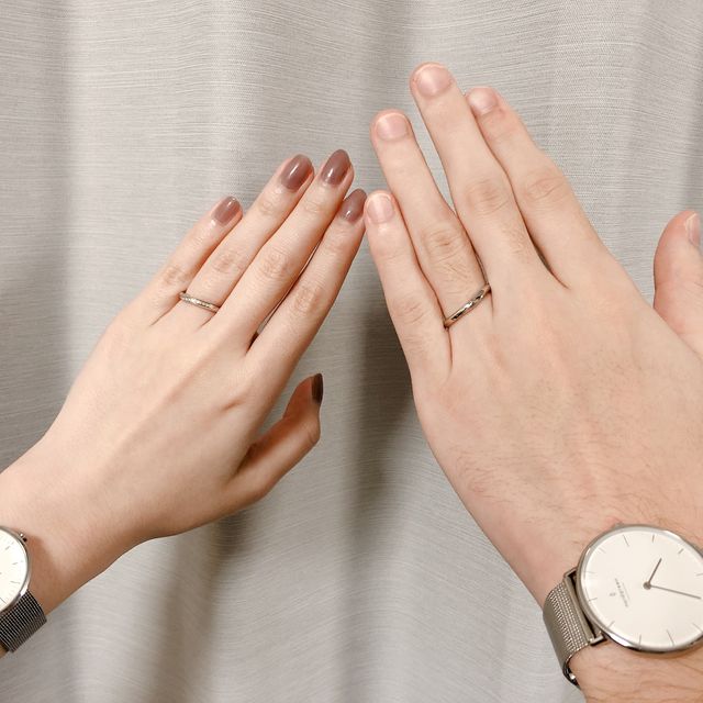 【銀座ダイヤモンドシライシの口コミ】 男女ともに手に馴染み、指が綺麗に見えるウェーブのデザインに絞り、いく…