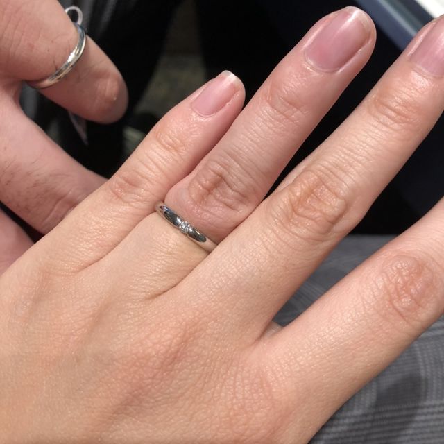 【銀座ダイヤモンドシライシの口コミ】 ダイヤモンド1石のストレートリングで探していて、このリングはダイヤの留…