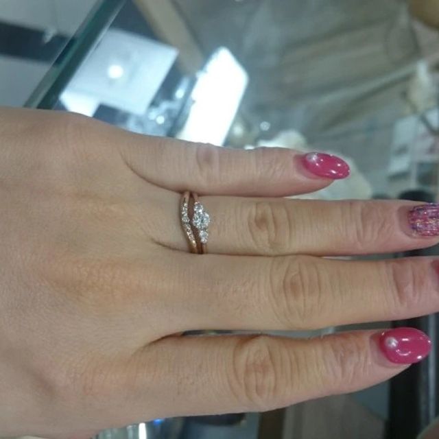 【SIENAROSE(シエナロゼ)の口コミ】 華奢な感じのデザインで普段使いしやすそうだと感じたのが決め手です。ダ…