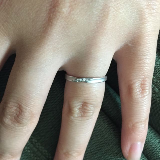 【アイプリモ(I-PRIMO)の口コミ】 フォルムで決めました。
あとは女性用のダイヤと、ペアデザインのくすみ加…