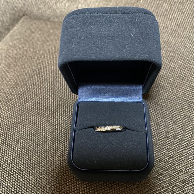 【4℃ BRIDAL(ヨンドシーブライダル)の口コミ】 石が飛び出たようなデザインの婚約指輪は
付けるのにためらいそうなのでこ…