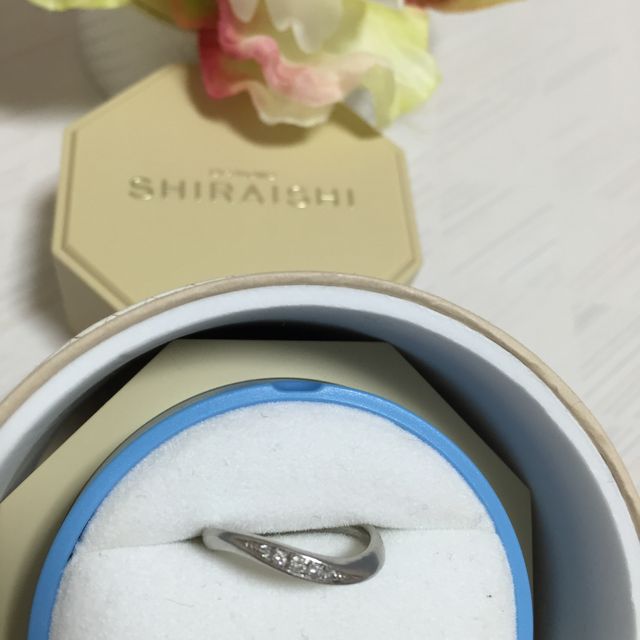【銀座ダイヤモンドシライシの口コミ】 波うったデザインがオトナっぽく、シンプルで上品なところに惹かれました…