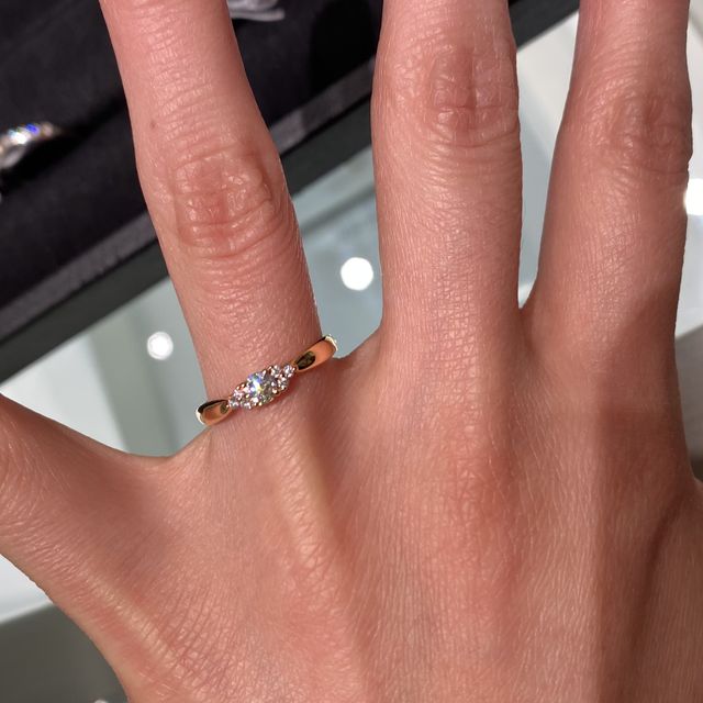 【ティファニー(Tiffany & Co.)の口コミ】 つけ心地がとてもなめらかで指にフィットします。ダイヤの光り方がとても…