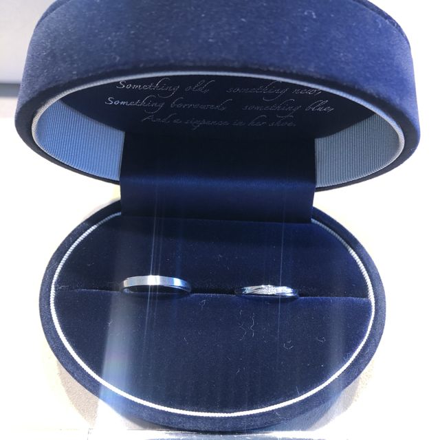 【Something Blue(サムシングブルー)の口コミ】 色々と見せて頂きましたが、細いラインのデザインとダイヤのラインが可愛…