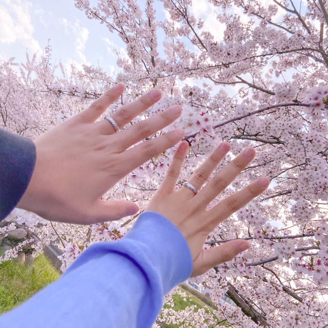 【Makana(マカナ)の口コミ】 ハワイが好きで、波のデザインがあり永遠の意味を込めてという願いを込め…