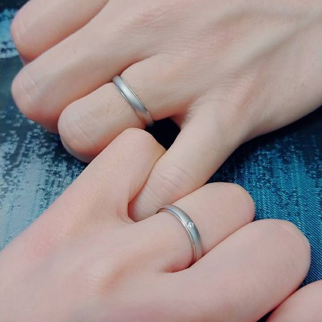 【アイプリモ(I-PRIMO)の口コミ】 デザインで決めました。
全体的にマット加工で上下の縁に光沢加工されてい…