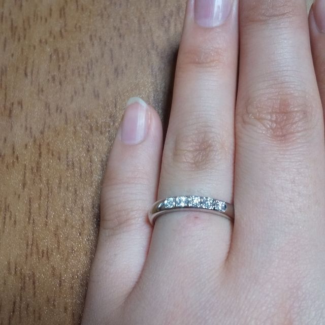 【ラザール ダイヤモンド(LAZARE DIAMOND)の口コミ】 指輪のデザインがとても美しかったのと、価格もリーズナブルなのが大変よ…