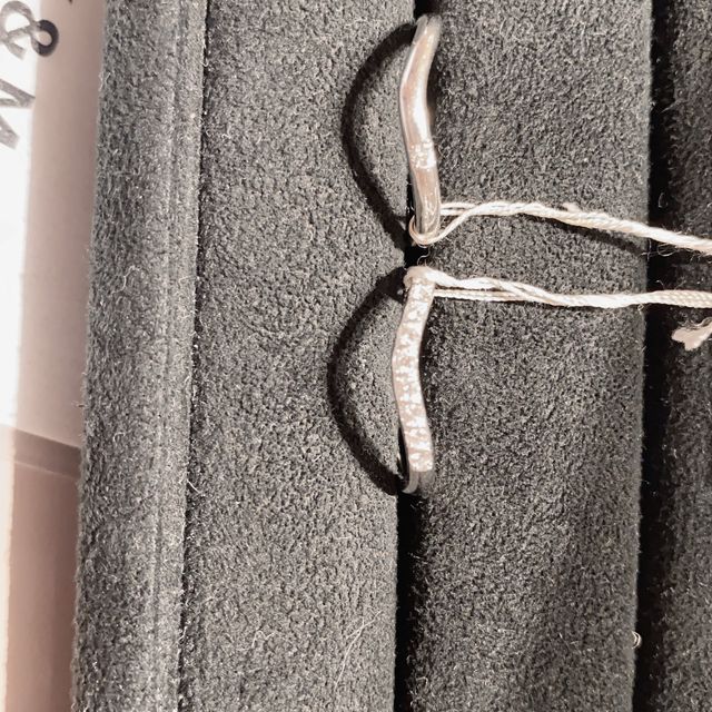 【TRECENTI(トレセンテ)の口コミ】 V字のリングで、外枠のプラチナがなく全面がダイヤモンドになってるのデザ…