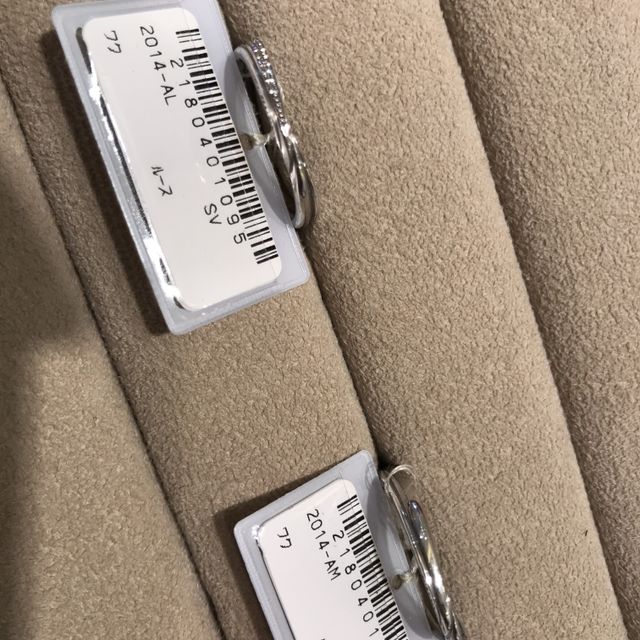 【TRECENTI(トレセンテ)の口コミ】 婚約指輪との重ね付け時の印象が気に入りました。
また、０.5号刻みのサイ…