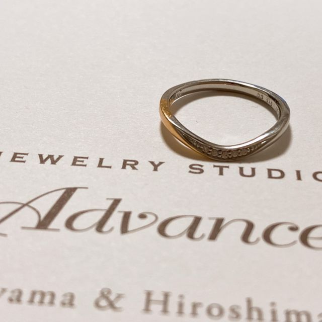 【JEWELRY STUDIO Advance(ジュエリースタジオアドバンス)の口コミ】 指の太さが気になるので、少しでも細長く見えるVの形にしました。ピンクゴ…