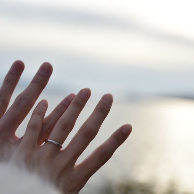 【Candle(キャンドル)の口コミ】 女性側のリングはダイヤが控えめにのっていて派手すぎず、男性側のリング…