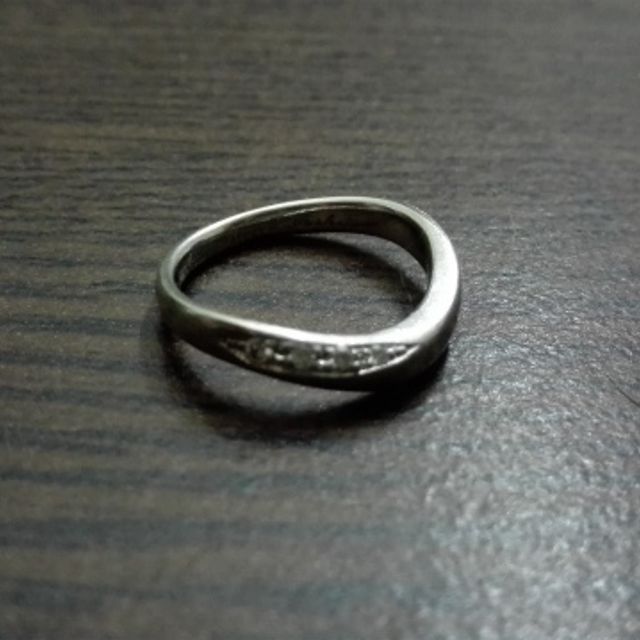 【4℃ BRIDAL(ヨンドシーブライダル)の口コミ】 婚約指輪とセットつけたいと思っていたので、形は絶対ウェーブ状と決めて…