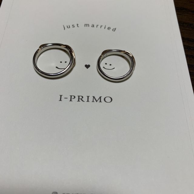 【アイプリモ(I-PRIMO)の口コミ】 婚約者と候補を出し合って決めました。最初はダイヤモンドが5個も付いてい…