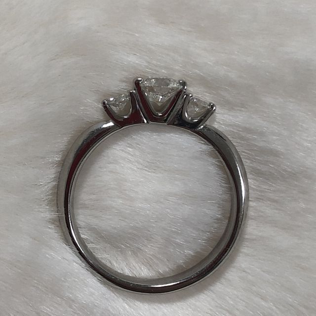 【WATANABE / 卸商社直営　渡辺の口コミ】 ダイヤが浮いているように見えるデザインを探していました！その理由は、…