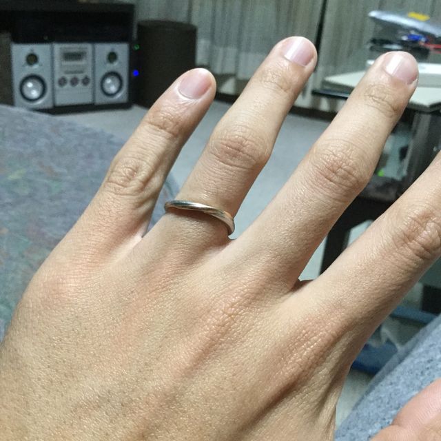 【CHARMY(チャーミー)の口コミ】 もともとシンプルなシルバーかプラチナの指輪を探してましたが自分の指は…
