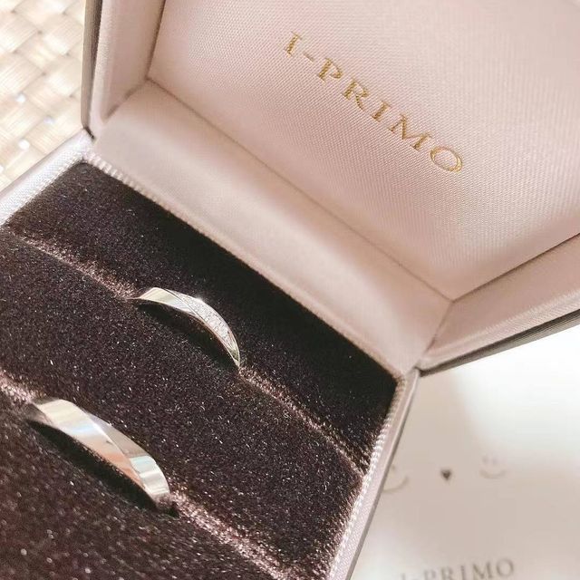 【アイプリモ(I-PRIMO)の口コミ】 指輪のデザインは独特で二本の線が入り交じっている感じになっています。…