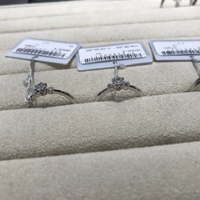 【TRECENTI(トレセンテ)の口コミ】 デザインはシンプルなものが多く、無駄がない感じでとても良かったです。
…