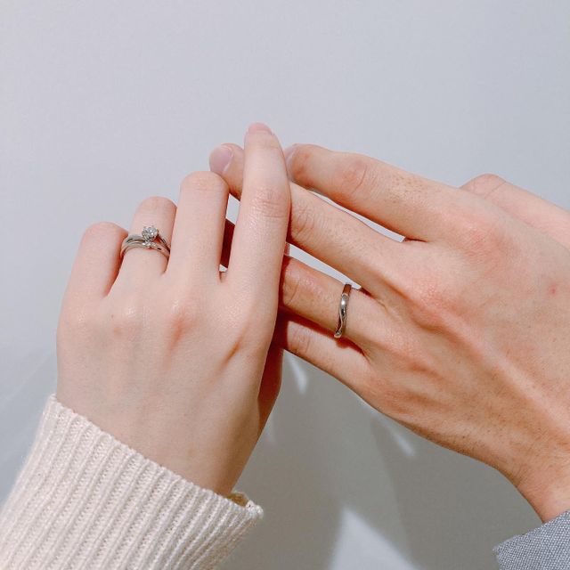 【銀座ダイヤモンドシライシの口コミ】 婚約指輪がウェーブが買っていたものだったので
重ね付けしたときに、可愛…