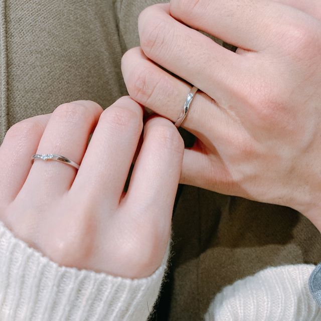 【銀座ダイヤモンドシライシの口コミ】 婚約指輪がウェーブが買っていたものだったので
重ね付けしたときに、可愛…