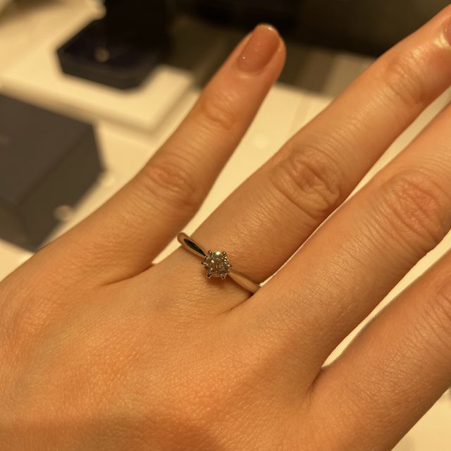 【銀座ダイヤモンドシライシの口コミ】 一生に一度の婚約指輪なので
きちんとしたブランドで安心感や信頼感
また…
