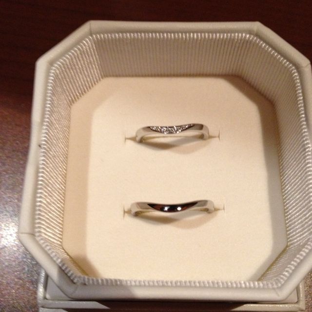 【4℃ BRIDAL(ヨンドシーブライダル)の口コミ】 指輪にくびれがあるデザインで、指をキレイに見せてくれるのが良かった。…