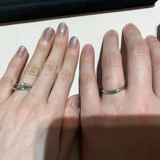 【TRECENTI(トレセンテ)の口コミ】 婚約指輪のダイヤが真ん中にあるのですが、重ね付けするときにサイドに流…