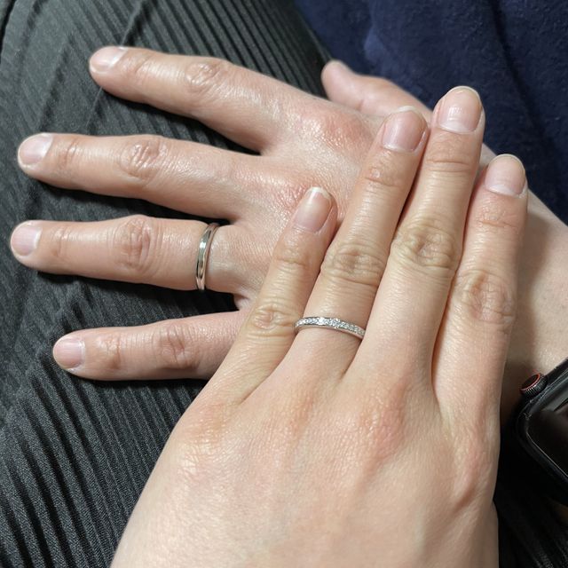 【ラザール ダイヤモンド(LAZARE DIAMOND)の口コミ】 キラキラしたものでと思っていました。仕事中は反転させ普通のリングのよ…