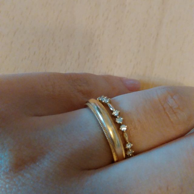 【ティファニー(Tiffany & Co.)の口コミ】 シンプルで王道デザインのものを探してお店に見に行きました。
その中でも…